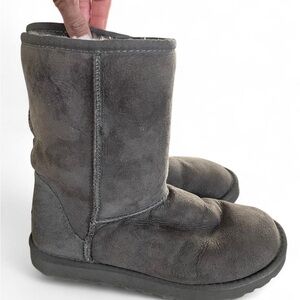 UGG Classic Short II boots in grey suede with sheepskin lining size 9